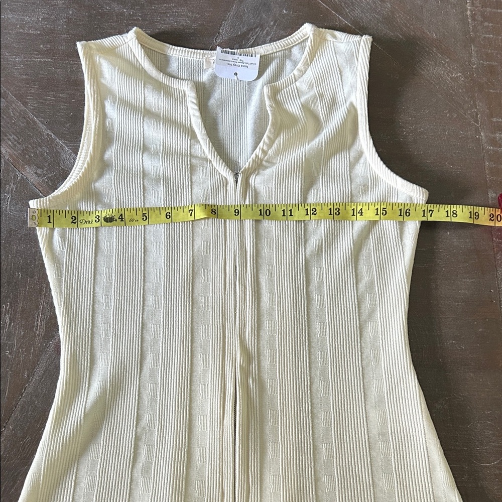Doe & Rae Cream Zip-Front Tank Top - Picture 7 of 8